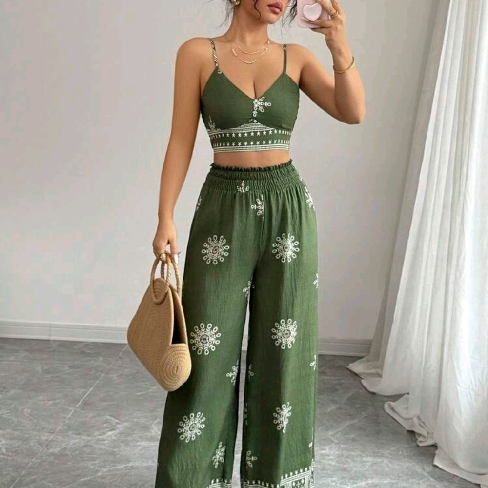 Green Floral Women's Crop Top And Pants Set!